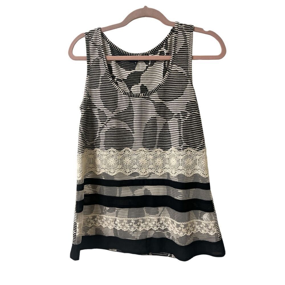 Ryu tank top black & cream with lace accent Small